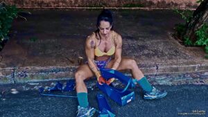 Gil Cunha destroys a big and sturdy metal toolbox