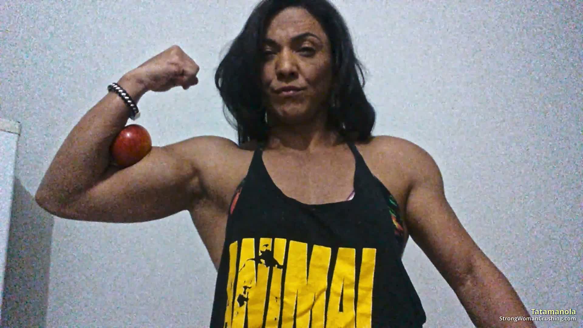 princ Tatamanola and her apple crushing biceps 001 3