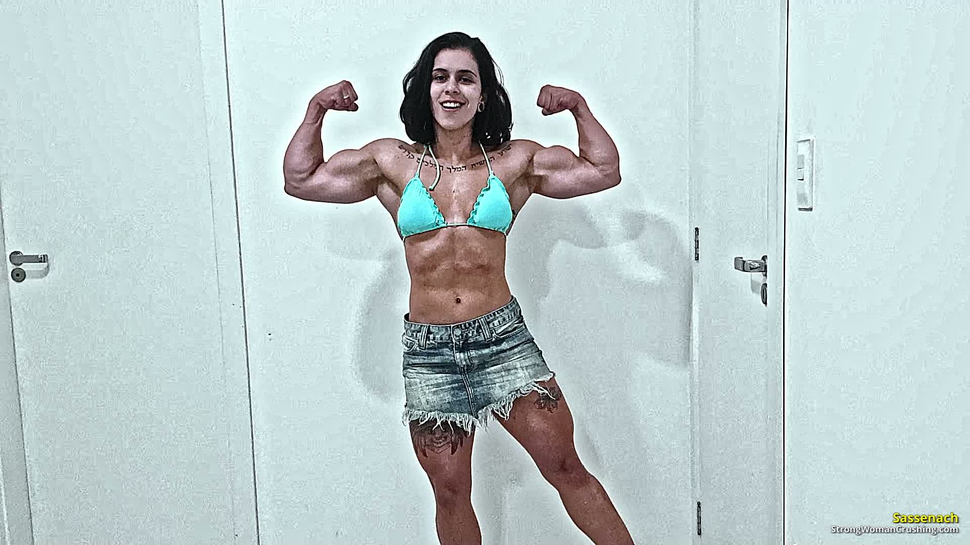 princ SS hulking from her shirt 001 5