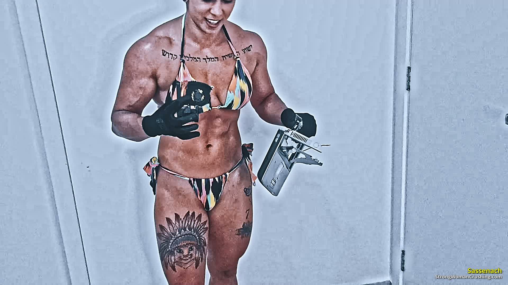 princ SA musclegirl that destroys notebooks for fun 001 5