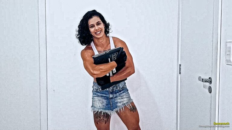 princ SA notebook crushed by the muscular girl 001 5