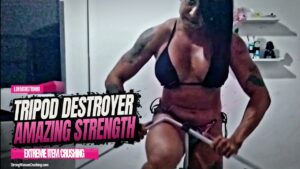 Luh Monstrinha tripod destroyer