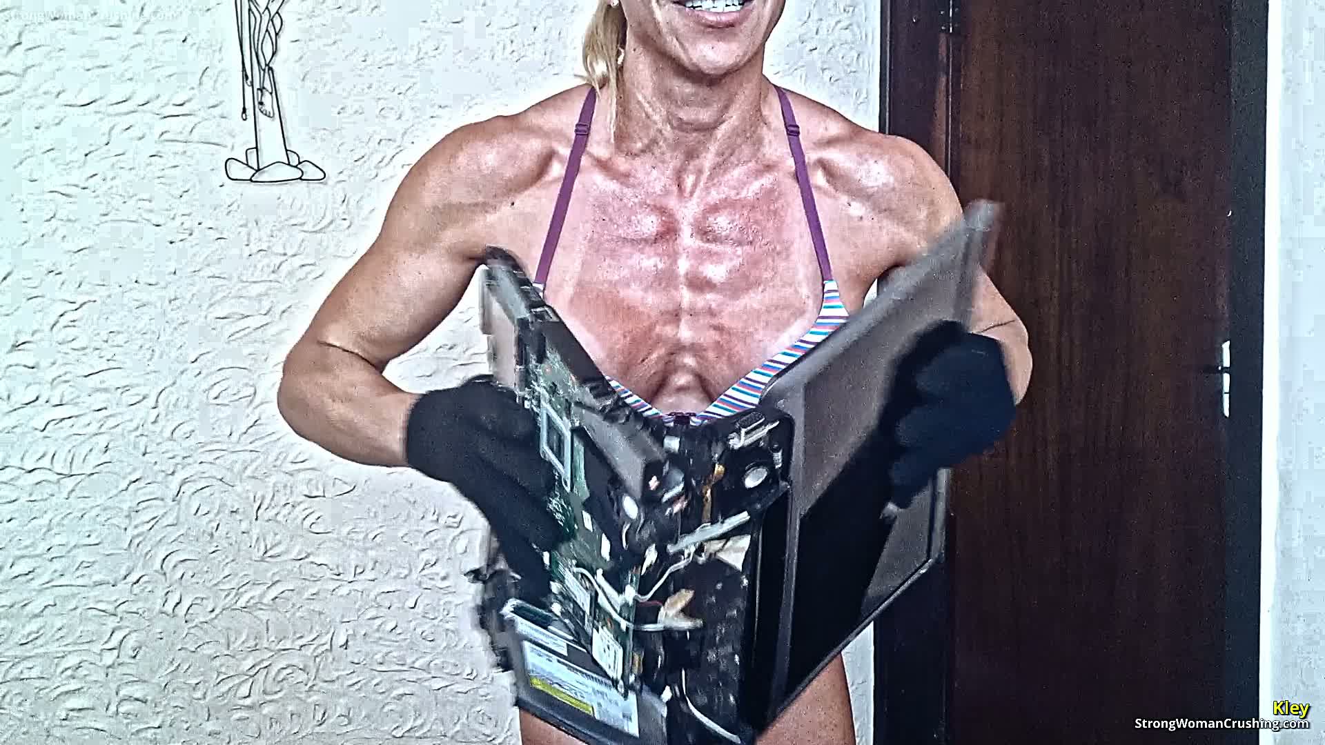 princ KL notebook crushed by her muscular pecs 001