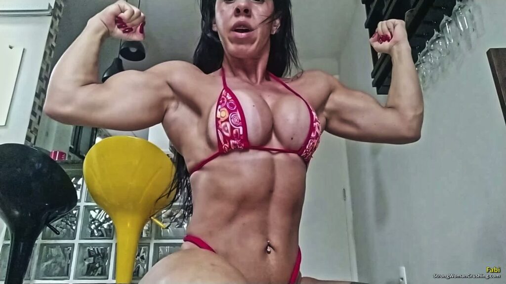Fabi measures her muscles