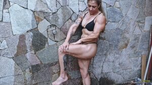 Patricia in showering muscles