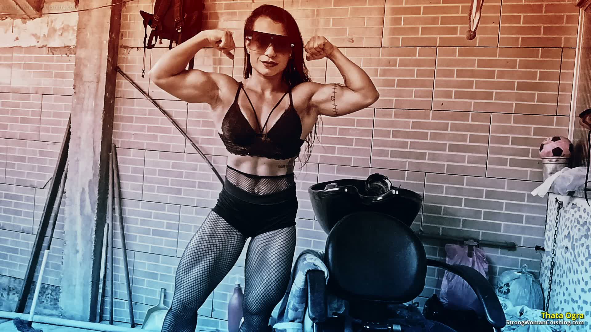 princ TO muscle glasses posing 001 1