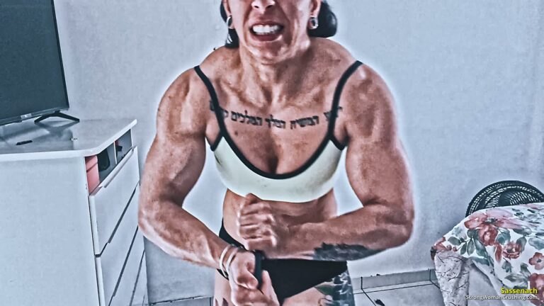 princ SA Iphone break gigantic muscles 001 2