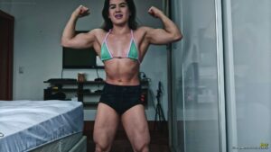 Jhey Crush Metal Chains with Her Incredible Strength
