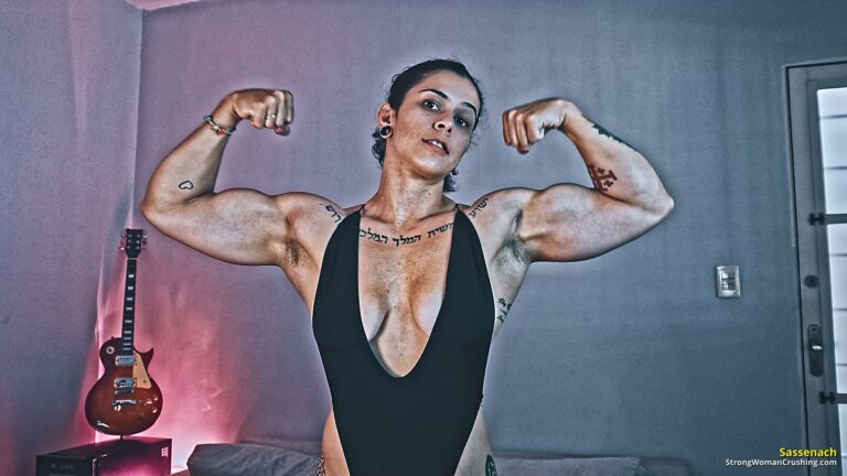 princ SA Apple Smashing Muscular Goddess 001 2