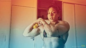 Samy squeeze oranges in her muscles